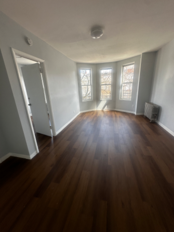 Building Photo - 887 Faile St