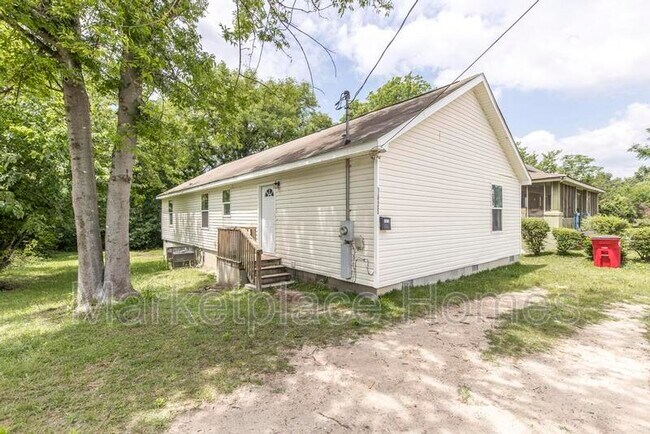 Building Photo - 1435 3rd St