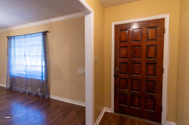 Foto del edificio - 1535 Primrose Dr