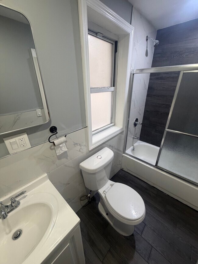 Foto del edificio - 2776 Bainbridge Ave