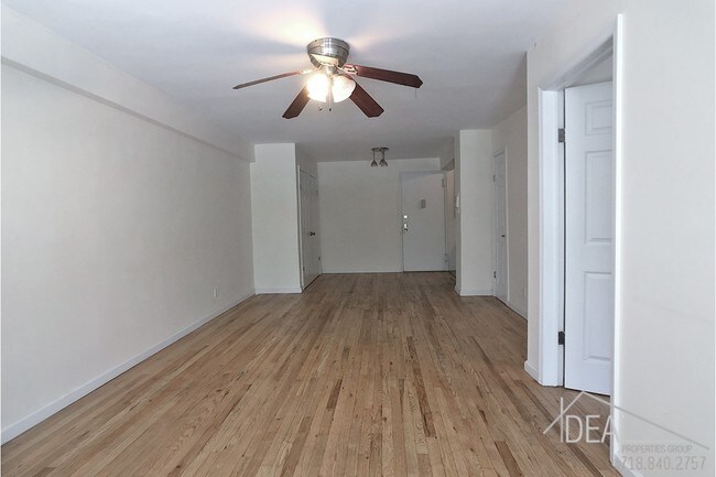 Foto del edificio - 483 Ocean Parkway #1BR