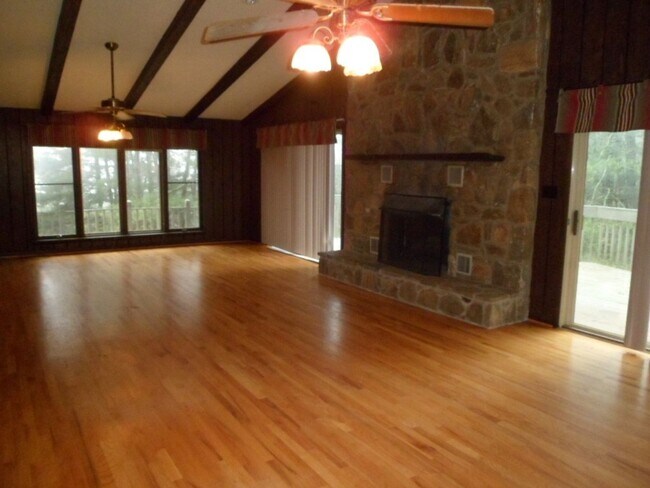 Foto del edificio - 1068 Monteith Branch Rd