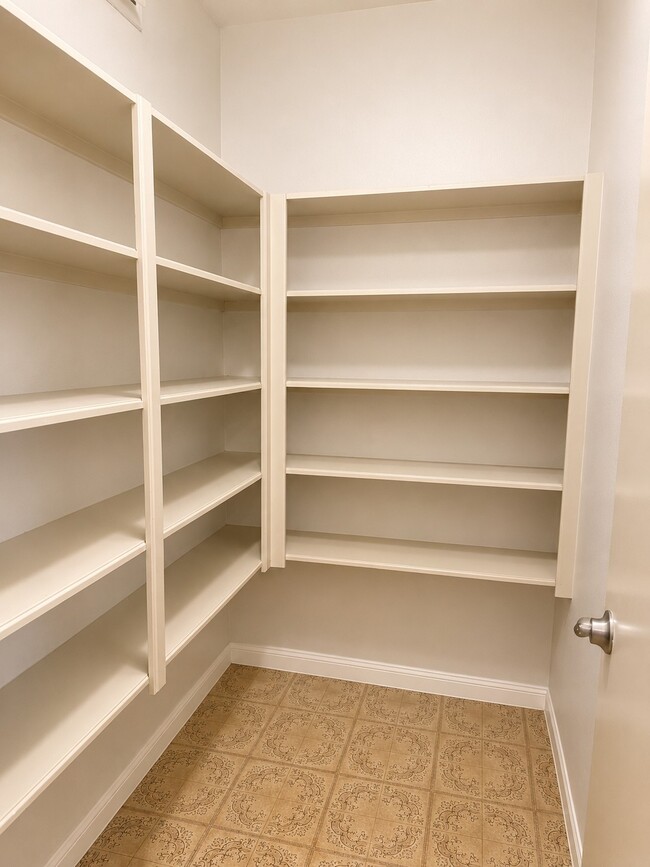 Building Photo - 9009 Tavenor Ln