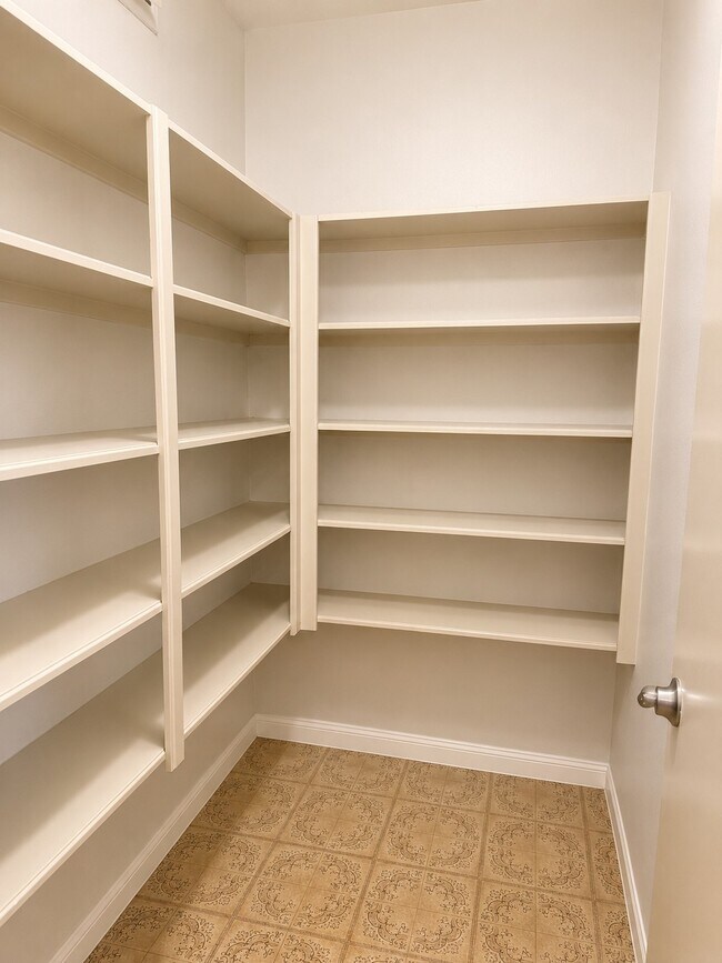 Foto del edificio - 9009 Tavenor Ln