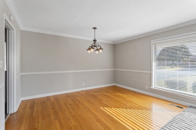 Building Photo - 3 br, 2 bath House - 6111 Nottingham Dr.