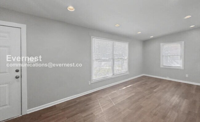 Foto del edificio - 3 Bed, 2 Bath Home with Fenced Yard / Pet-Friendly / Vouchers Accepted / Available Now!