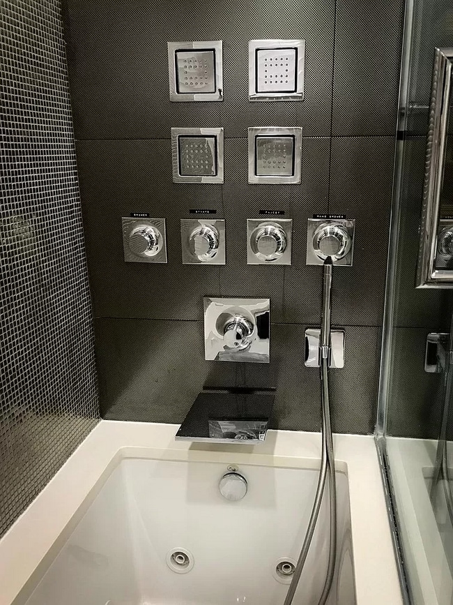 Foto del edificio - 3033 N Sheridan Rd