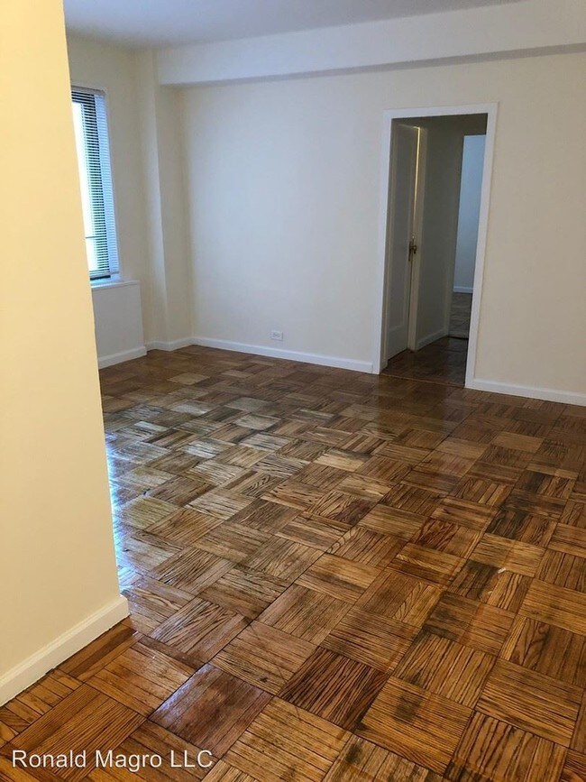 Foto del edificio - 1604 Metropolitan Ave