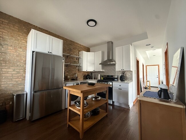 Photo - 2842 W Augusta Blvd Apartment