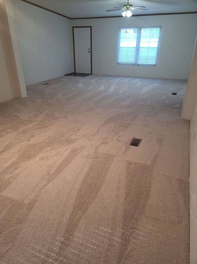 Foto del edificio - Large Home on Nearly an Acre! ACT NOW! ***RENT SPECIAL : 1/2 OFF FIRST MONTH OF RENT!!!