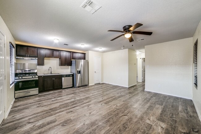 Building Photo - 2 Bedroom 1 Bath Rosillo Creek Subdivision