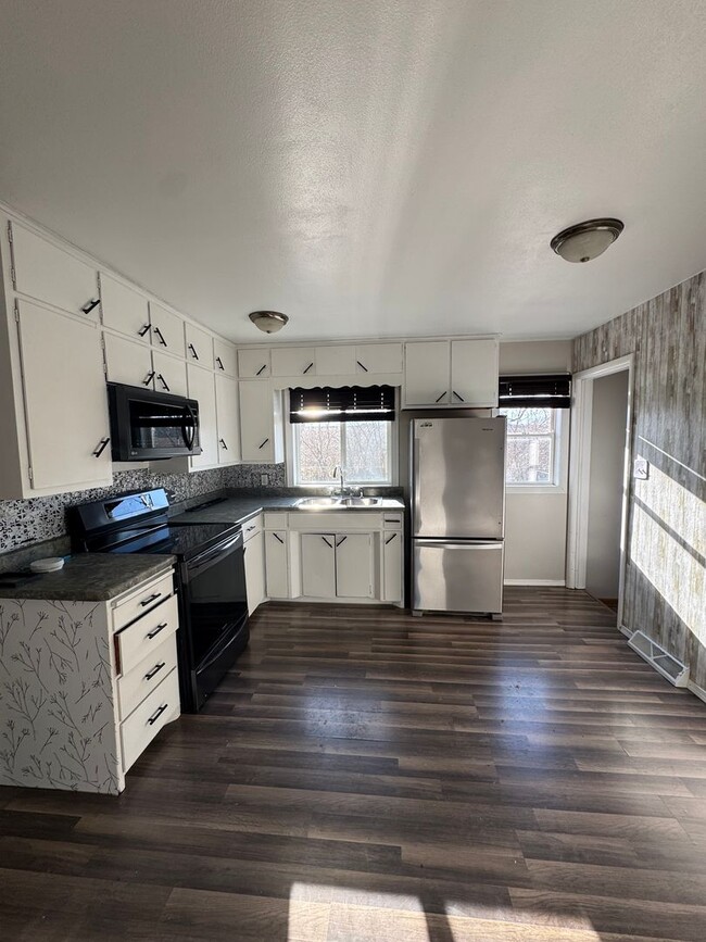 Building Photo - 3 bd 1ba charming home in Hudson IA for rent