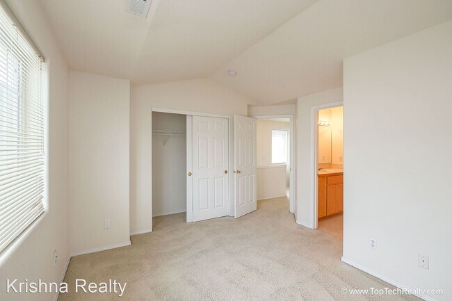 Building Photo - 3 br, 2.5 bath House - 6554 NE Forest Ln