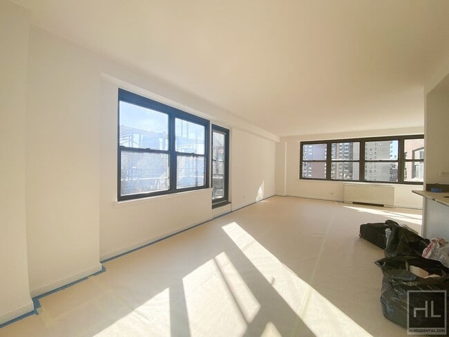 Building Photo - E 82 St