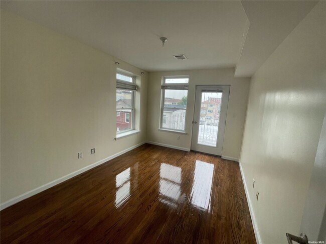 Foto del edificio - 222 Beach 100th St