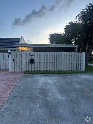 Building Photo - 8104 SW 82nd Pl