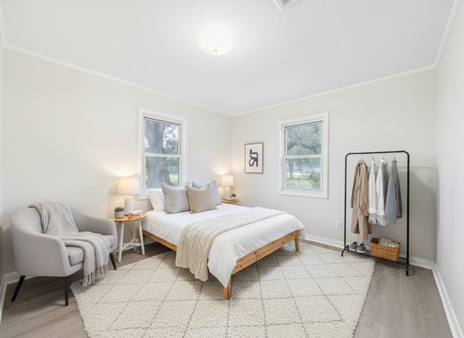 Building Photo - 2 bed 2 bath home Available NOW!