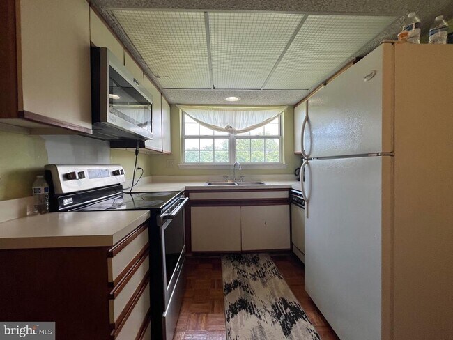 Foto del edificio - 12100 Greenway Ct