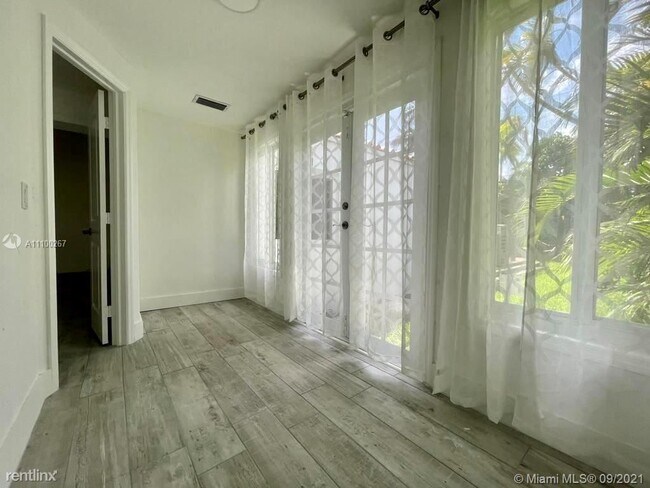 Foto del edificio - 3 br, 2 bath House - 1455 Normandy Dr