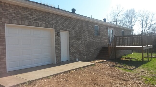 Foto del edificio - 2900 Mosley Ferry Rd