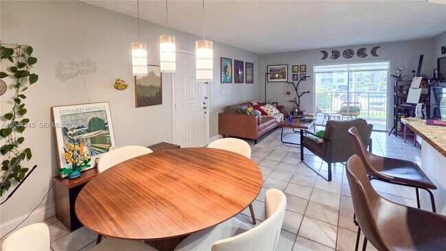 Foto del edificio - 8590 SW 212th St