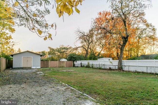 Foto del edificio - 121 Cabbel Dr