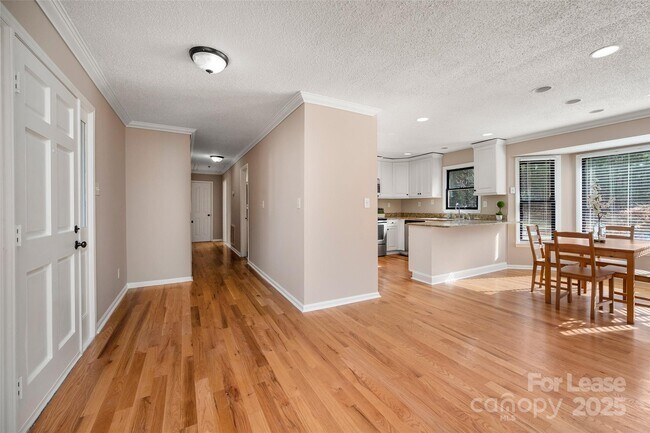 Foto del edificio - 4601 Linda Kay Dr