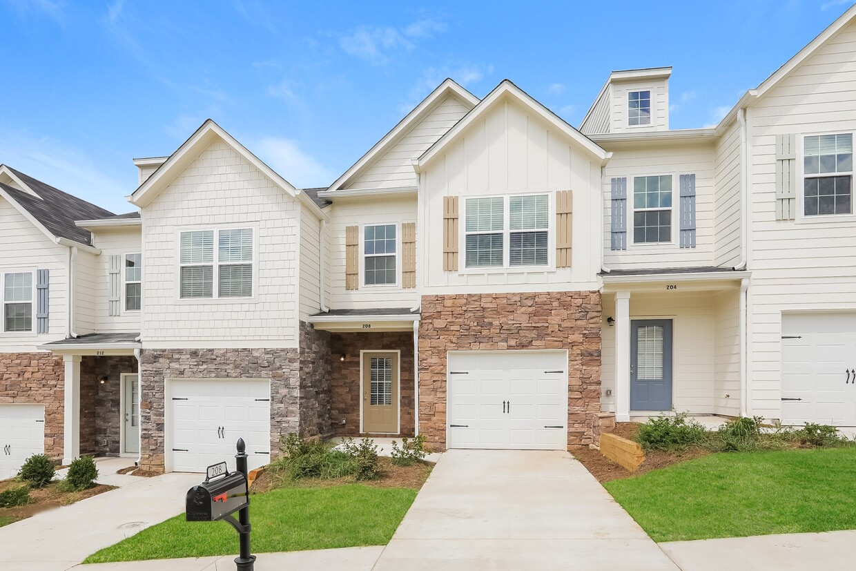 Primary Photo - 208 Riley Circle, Dawsonville, GA