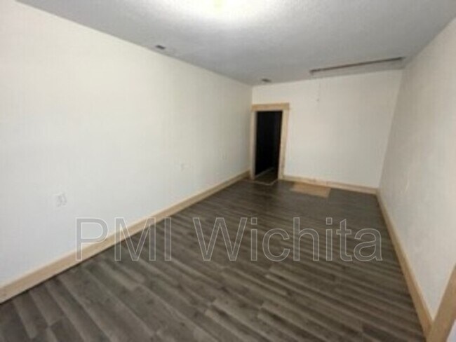 Foto del edificio - 2057 E 9th St N