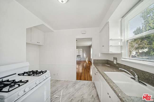 Foto del edificio - 5329 Vantage Ave