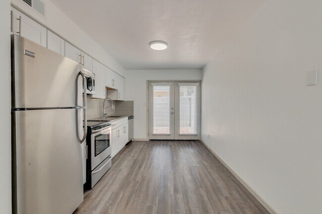 Building Photo - $0 First Month Rent! Remodeled 2 Bed Casita w/ Private Patio, W/D & Pool