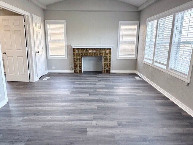 Foto del edificio - Large 4BD 2BA Home w/ Bonus Room close to Oklahoma City University!!