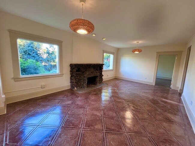 Large living room with working Klinker brick fireplace. - 1342 Edgecliffe Dr