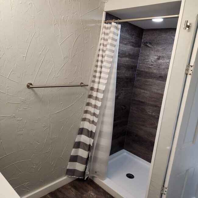 Building Photo - 212 1st St NW