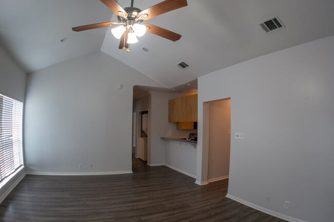 Building Photo - 2210 Pearl St