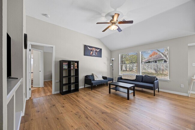 Foto del edificio - 5006 Acorn Grove Ct