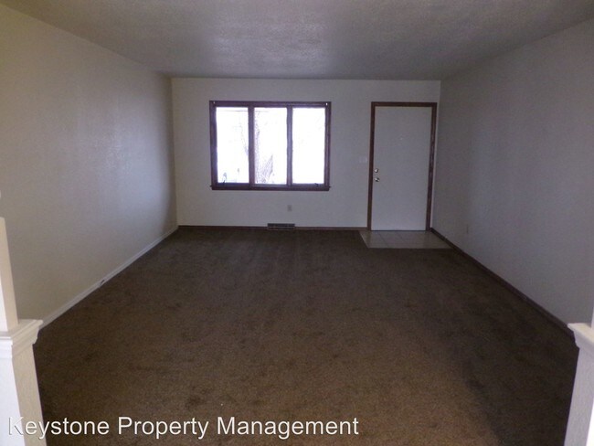 Building Photo - 881 S Bellflower Dr