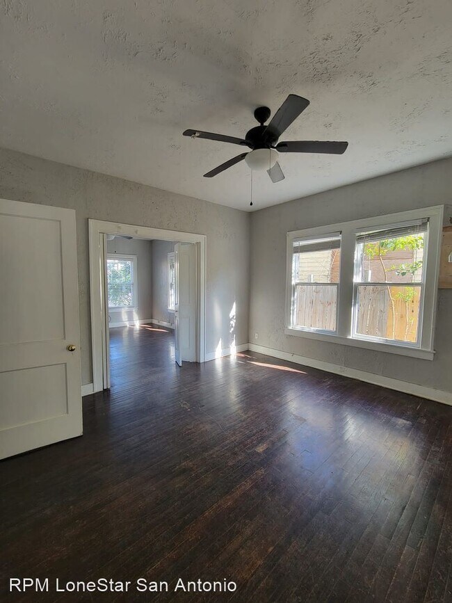 Foto del edificio - 1 br, 1 bath House - 1805 N Flores St Unit 2