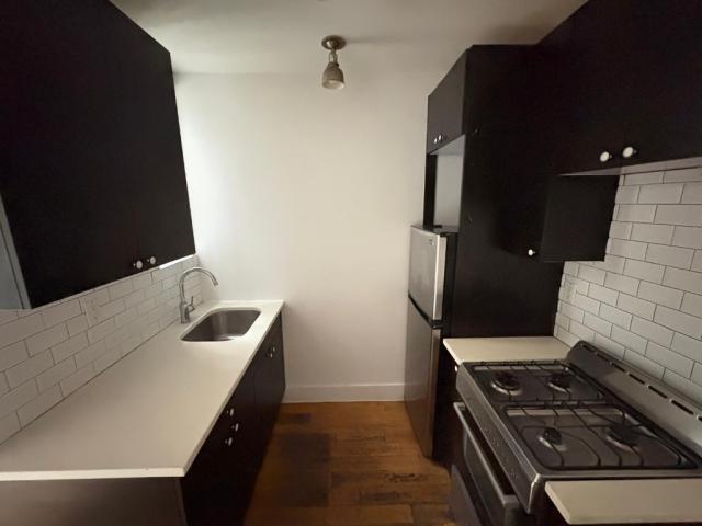 Building Photo - 3 bedroom in BROOKLYN NY 11213