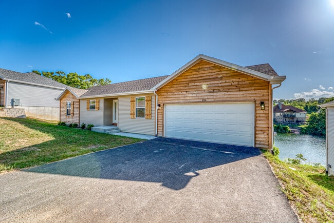 Building Photo - 204 E Sunset Cove Ln