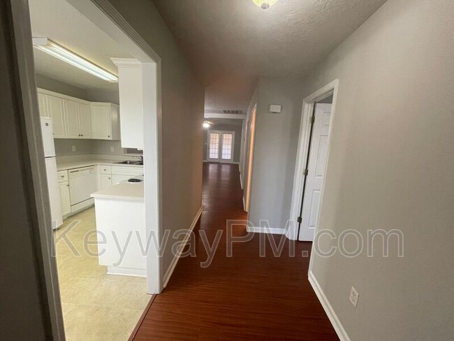 Building Photo - 1402 Anna Way