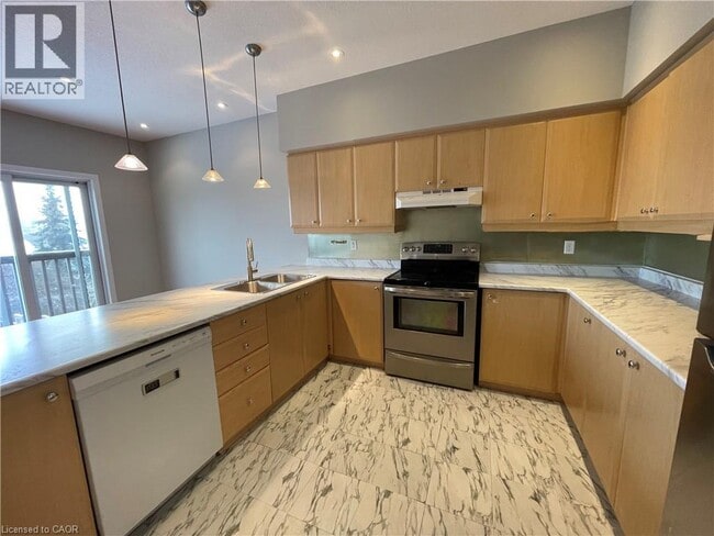 Photo du bâtiment - 103 Hollyridge Crescent