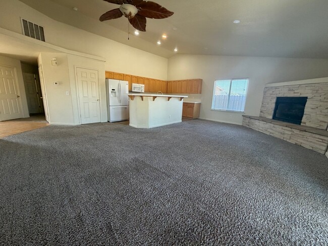 Building Photo - 1526 Golf Ct