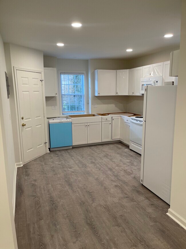 Building Photo - 1907 Capers Ave