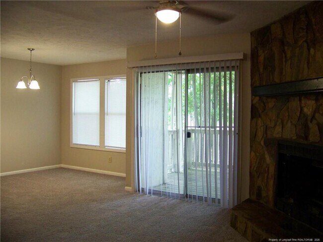 Foto del edificio - 1022 Brookhollow Dr