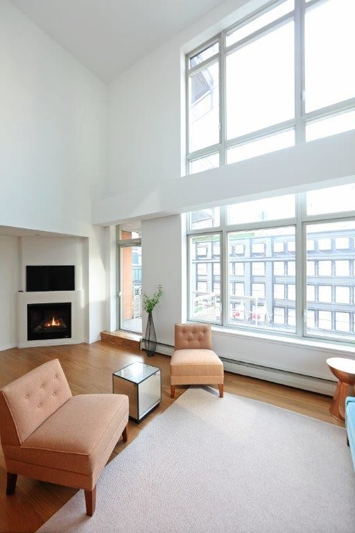 Building Photo - 203 E 59th St