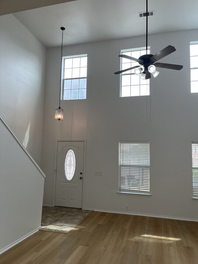 Building Photo - 4529 Blue Jay Ln
