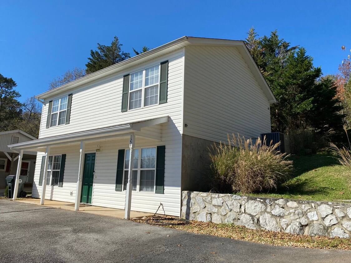 Foto principal - 1227 Gunbarrel Rd