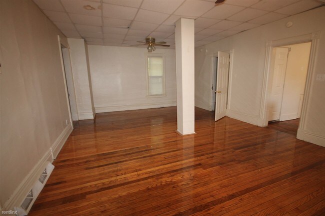 Foto del edificio - 832 W Walnut St