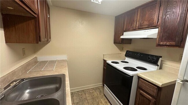 Foto del edificio - 5426 Tullis Dr